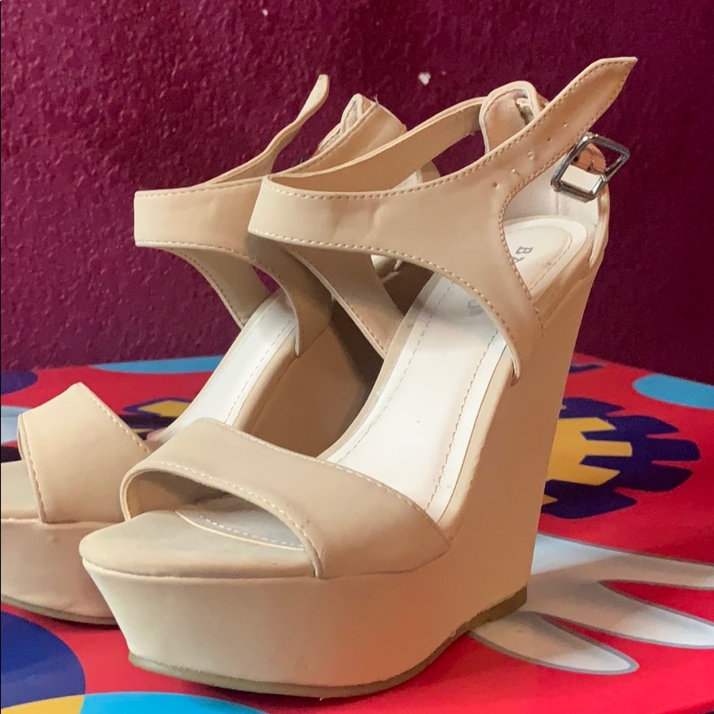 Nude Wedges